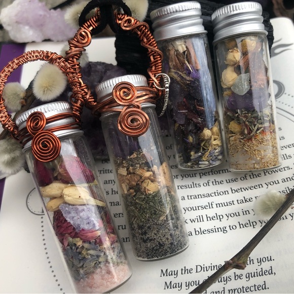 Luck / Prosperity Charmed Spell Bottle - Picture 8 of 11